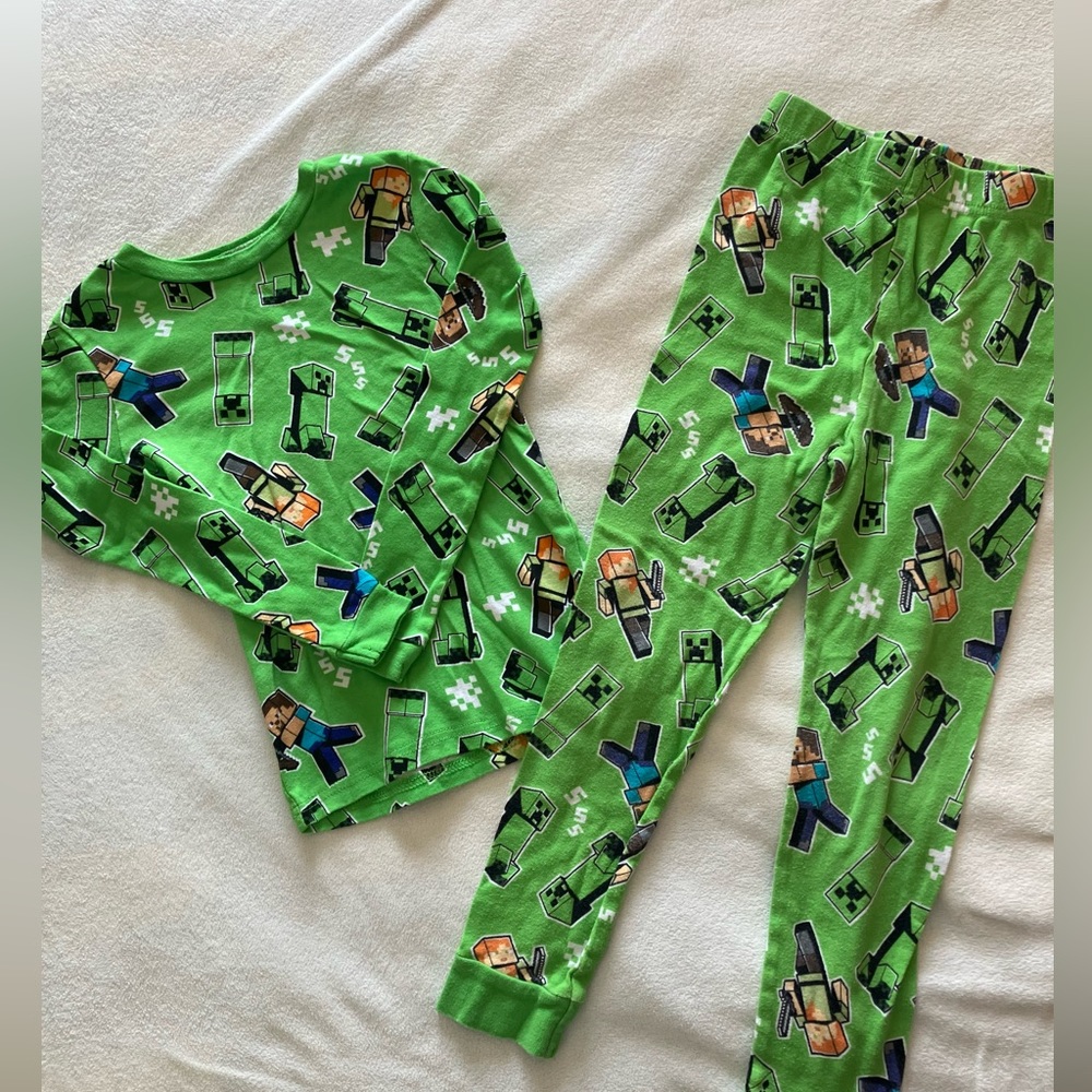 Worn 5 times but nothing wrong with it. Minecraft size 8 pajama set.